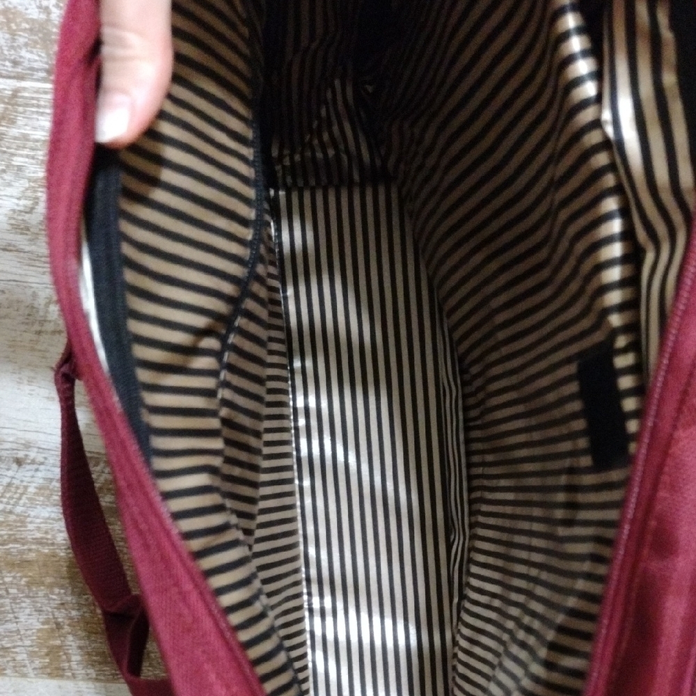 Red Laptop Bag with Adjustable Strap and Brown Leather Accents - Picture 3 of 11
